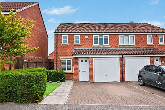 3 Bedroom Semi-Detached House For Sale In Daisy Hill, Morley, Leeds, LS27