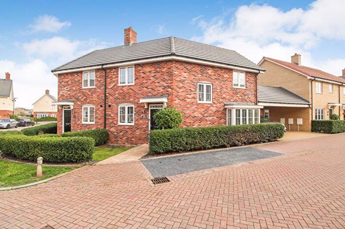 3 Bedroom Semi-Detached House For Sale In Wooding Way, Wilstead, MK45