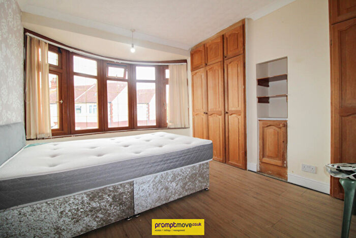 2 Bedroom Flat To Rent In Broad Mead, Luton, Bedfordshire, LU3