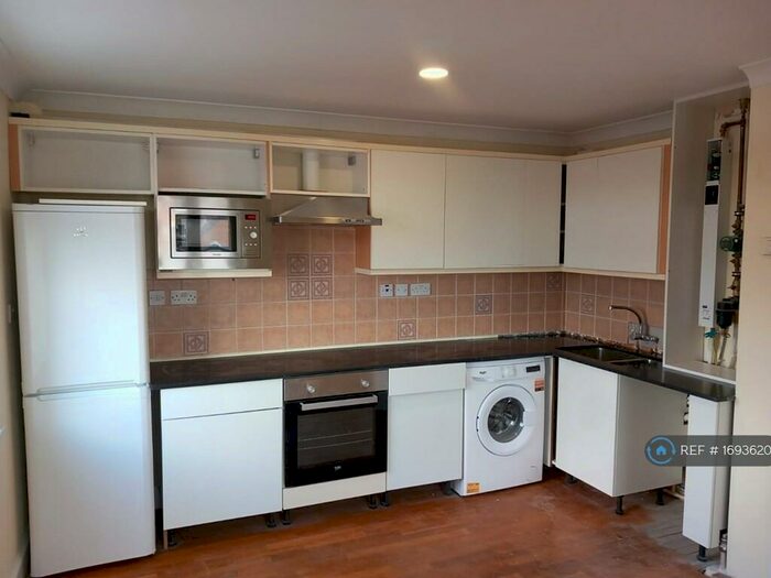 1 Bedroom Flat To Rent In Nicolas House, Luton, LU1