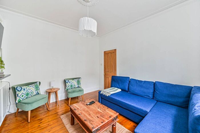 2 Bedroom Flat To Rent In Broughton Street, Diamond Conservation Area, London, SW8