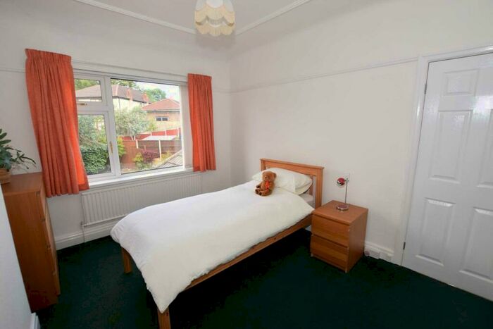 3 Bedroom Semi-Detached House For Sale In Kingswood Boulevard, Bebington, CH63