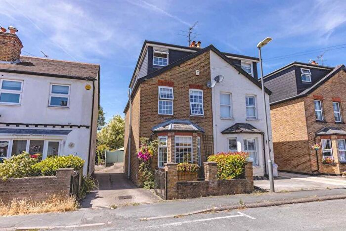 5 Bedroom Semi-Detached House For Sale In Milner Road, Burnham, SL1