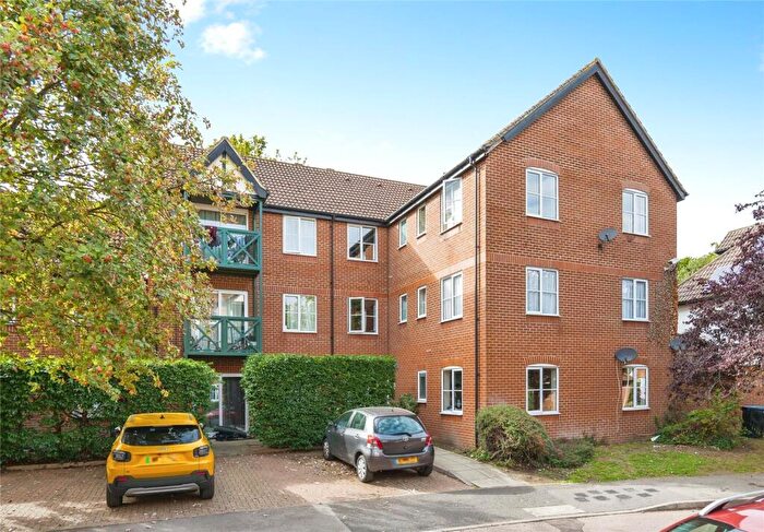 2 Bedroom Apartment For Sale In Admirals Court, Rose Kiln Lane, Reading, Berkshire, RG1