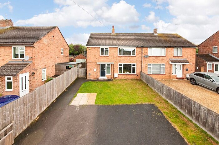 4 Bedroom Semi Detached House For Sale In Hawkins Way, Wootton, OX13