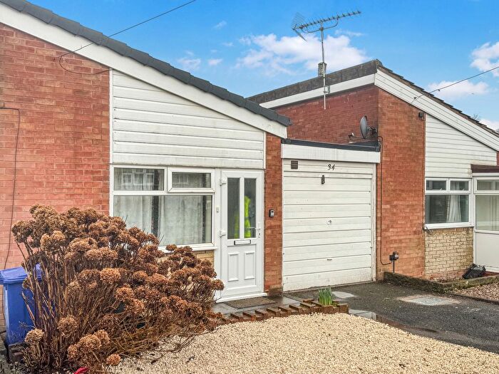 2 Bedroom Bungalow For Sale In Earlswood Road, Kingswinford, West Midlands, DY6