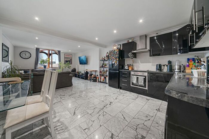 2 Bedroom Flat To Rent In City Road, City Approach, EC1V