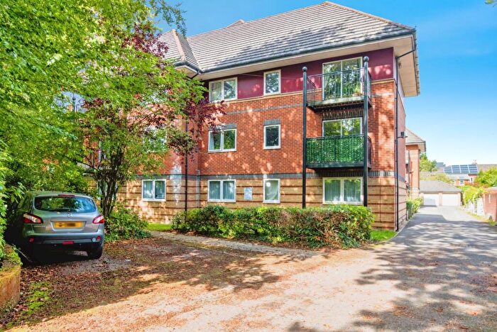 2 Bedroom Flat For Sale In Archers Road, Southampton, Hampshire, SO15