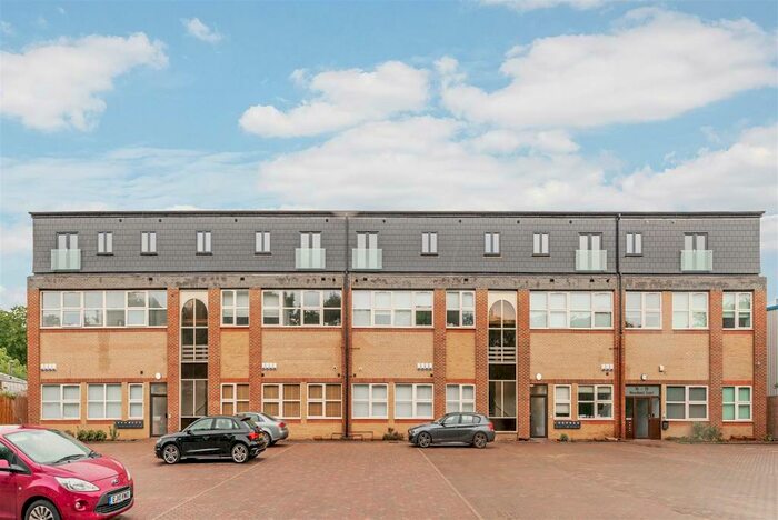 1 Bedroom Apartment To Rent In Soothouse Spring, St Albans, AL3