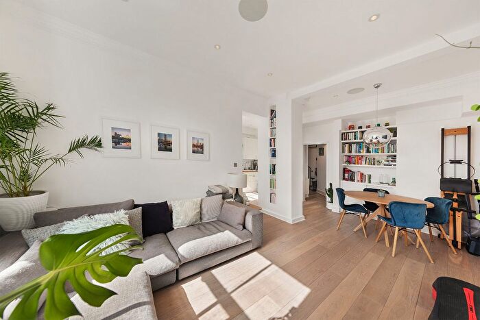 2 Bedroom Flat For Sale In Clanricarde Gardens, Notting Hill, W2