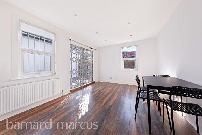 2 Bedroom Flat For Sale In Sydenham Road, Croydon, CR0