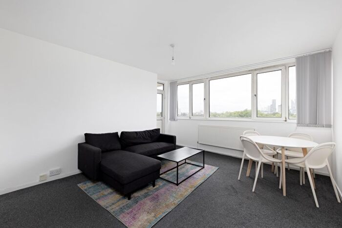 3 Bedroom Flat To Rent In Royal Street, London, SE1