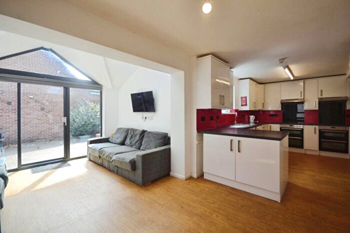 8 Bedroom House To Rent In Allcroft Road, Reading, RG1