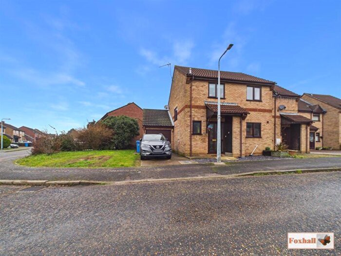 3 Bedroom Semi Detached House For Sale In Worcester Road, Ipswich, IP3