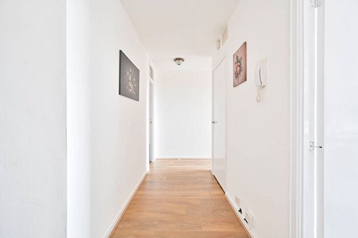 2 Bedroom Flat For Sale In Holyport Road, Fulham, London, SW6