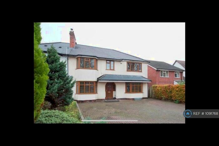 5 Bedroom Semi-Detached House To Rent In Green Lanes, Wylde Green, Sutton Coldfield, B73