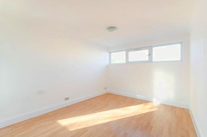 2 Bedroom Flat To Rent In Stembridge Road, Anerley, London, SE20
