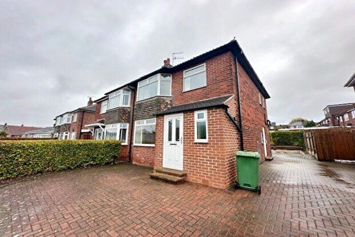 3 Bedroom Property To Rent In The Oval, Leeds, LS26