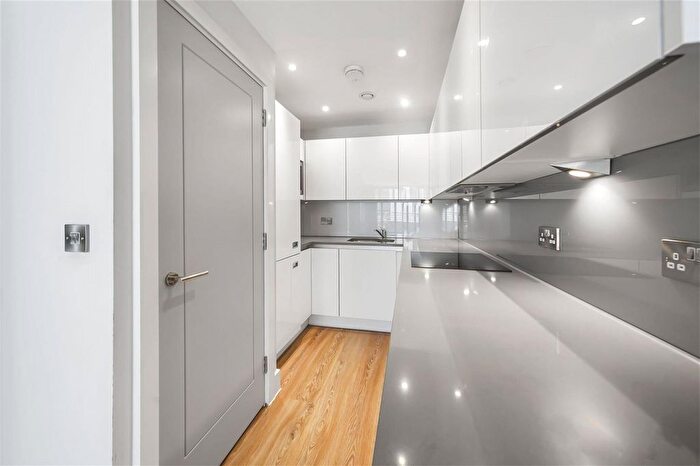 1 Bedroom Flat To Rent In Lower Richmond Road, Kew, Richmond, TW9