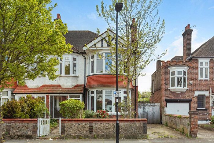 4 Bedroom Semi Detached House For Sale In Kingsbridge Avenue, London, W3