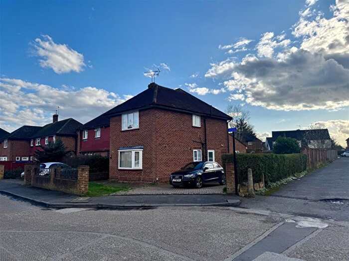 3 Bedroom Semi Detached House For Sale In Southville Close, Bedfont, TW14