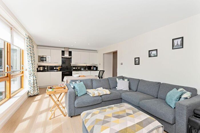 2 Bedroom Flat For Sale In / Gardner's Crescent, Fountainbridge, Edinburgh, EH3