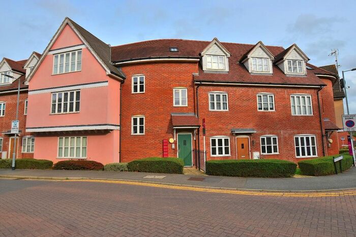 2 Bedroom Flat To Rent In White Hart Way, Dunmow, CM6