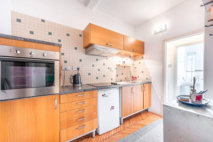 1 Bedroom Flat For Sale In Queensway, Bayswater, London, W2