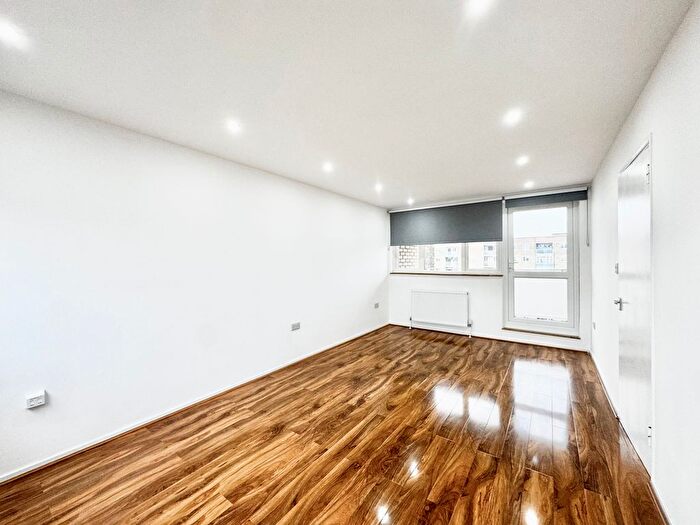 2 Bedroom Flat To Rent In Dagnall Street, London, SW11