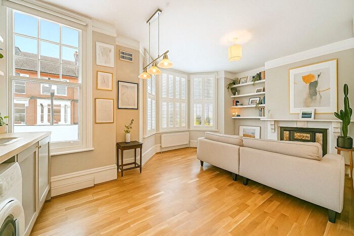 2 Bedroom Flat To Rent In Trent Road, London, SW2