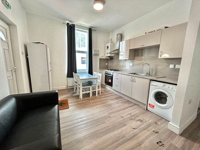 2 Bedroom Flat To Rent In Hartley Road, Nottingham, NG7