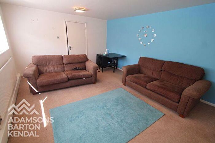 3 Bedroom Flat For Sale In Stoneyvale Court, Rochdale, OL11