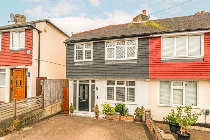 3 Bedroom Semi Detached House To Rent In Hazelbank, Surbiton, KT5