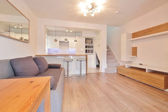 1 Bedroom Semi Detached House To Rent In Stanleycroft Close, Isleworth, TW7