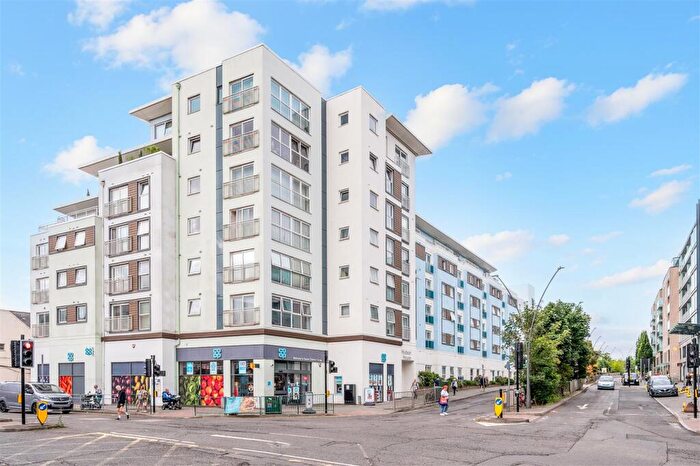 2 Bedroom Flat For Sale In Station Approach, Epsom, KT19