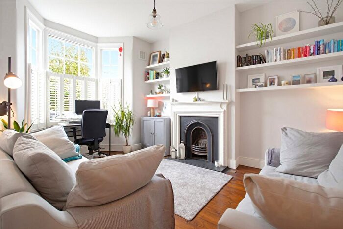 1 Bedroom Apartment To Rent In Cambray Road, SW12