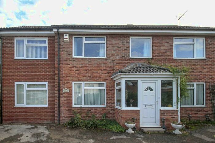 1 Bedroom Property To Rent In Field Way, CB1