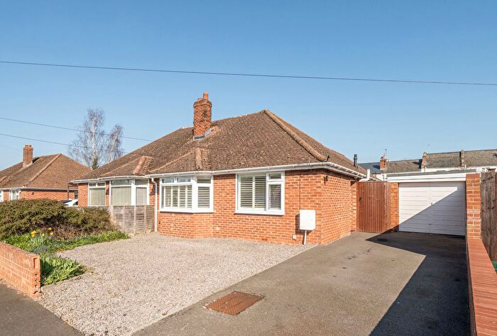 2 Bedroom Flat For Sale In Pickering Road, Cheltenham, Gloucestershire, GL53