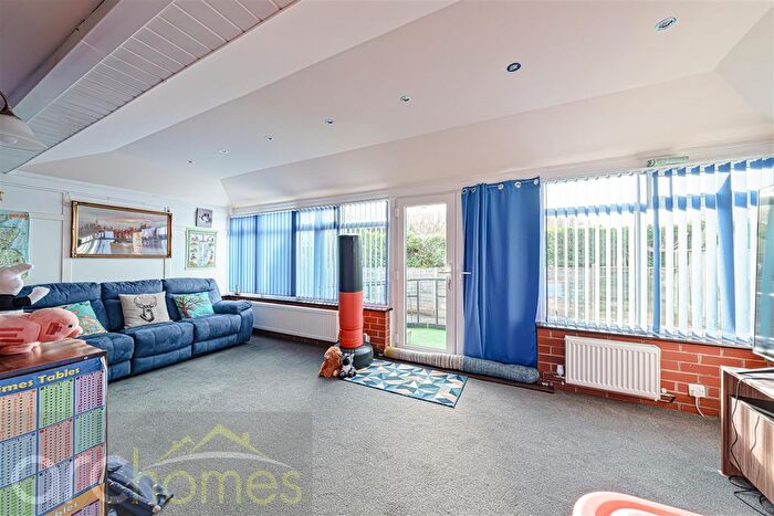 2 Bedroom Semi-Detached Bungalow For Sale In Cromer Drive, Atherton, Manchester, M46