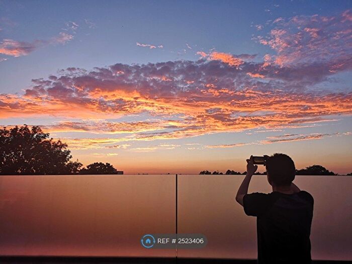 2 Bedroom Flat To Rent In Homesdale Road, Bromley, BR2