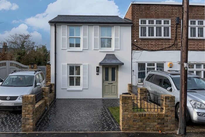 2 Bedroom Flat To Rent In Second Cross Road, Twickenham, TW2