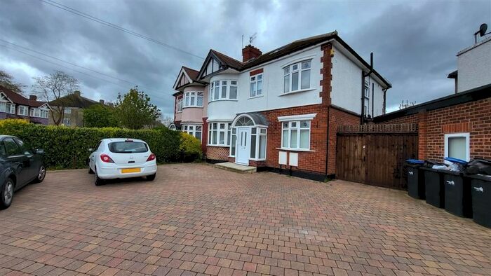 3 Bedroom Flat To Rent In Churchbury Lane, Enfield, EN1