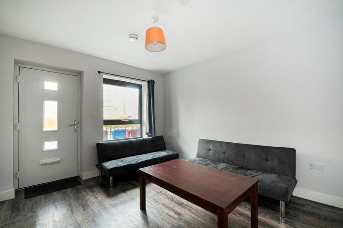 4 Bedroom Town House To Rent In Moss Lane East, Manchester, M16