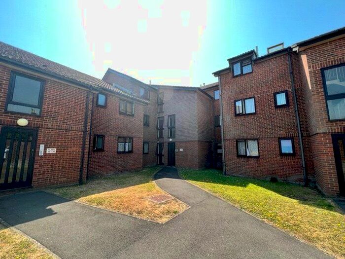 1 Bedroom Flat To Rent In Almond Court, Almond Road, Southampton, Hampshire, SO15