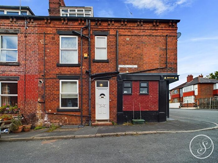 4 Bedroom Terraced House For Sale In Lytham Place, Leeds, LS12
