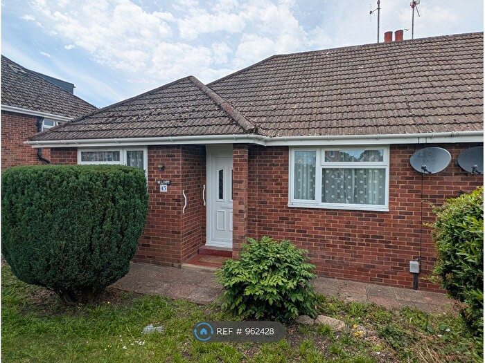 2 Bedroom Bungalow To Rent In The St, Swindon, SN25