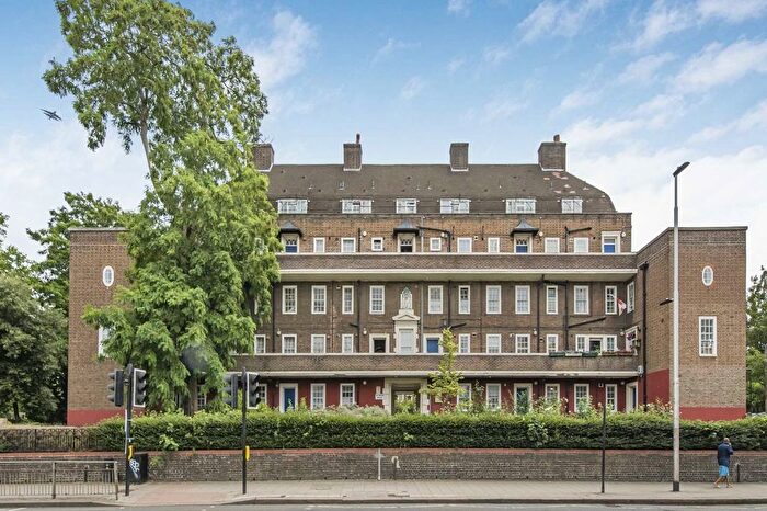 3 Bedroom Flat To Rent In Albion Avenue, South Lambeth, SW8