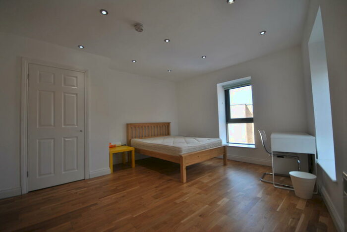 3 Bedroom Apartment To Rent In Falconars House (Flat ), Falconars Court, Newcastle Upon Tyne, Tyne & Wear, NE1