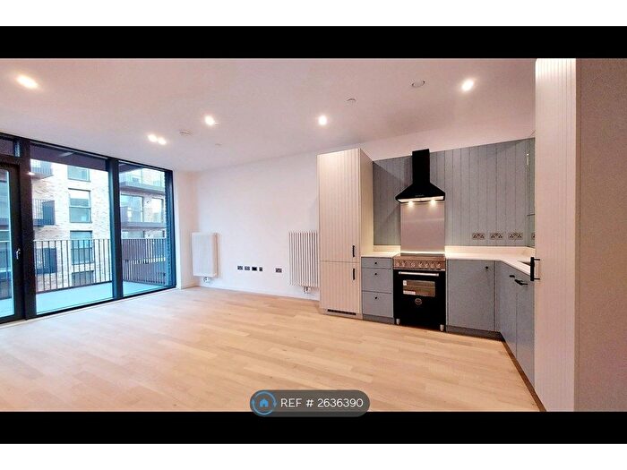 1 Bedroom Flat To Rent In West Bradbury Yard, Brentford, TW8