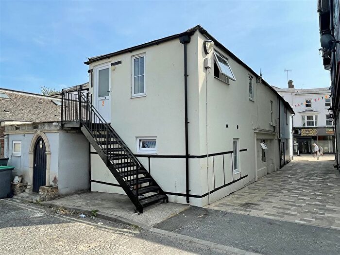 1 Bedroom Flat To Rent In High Street, Littlehampton, BN17